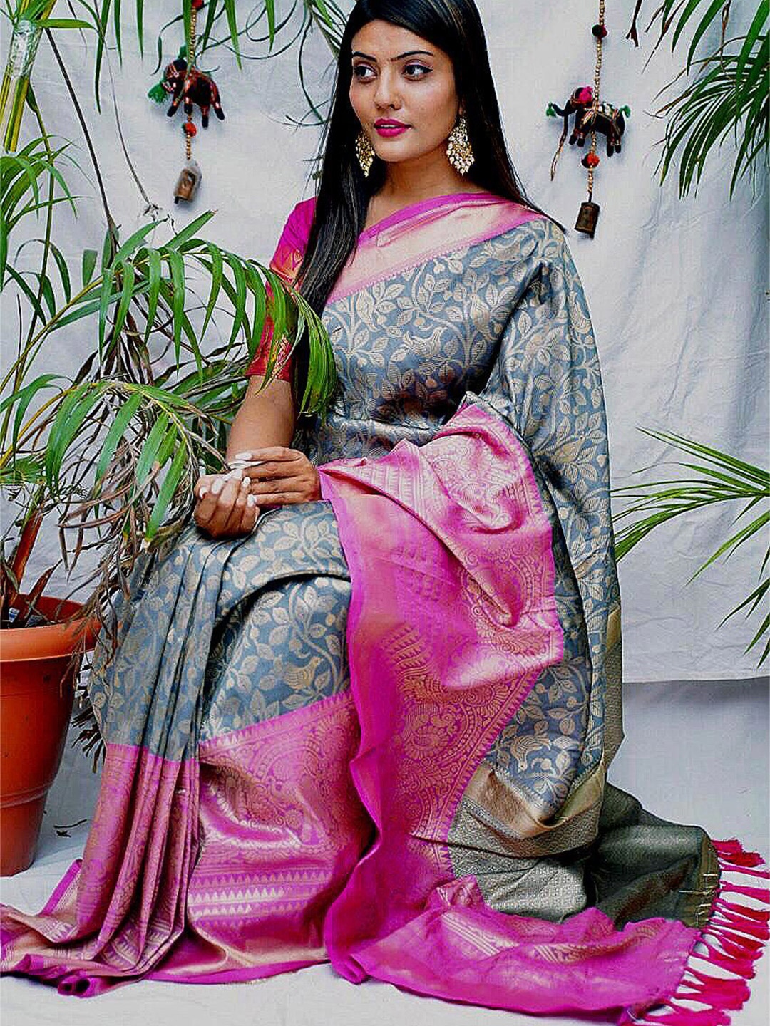 

DIVASTRI Woven Design Zari Art Silk Banarasi Saree, Grey