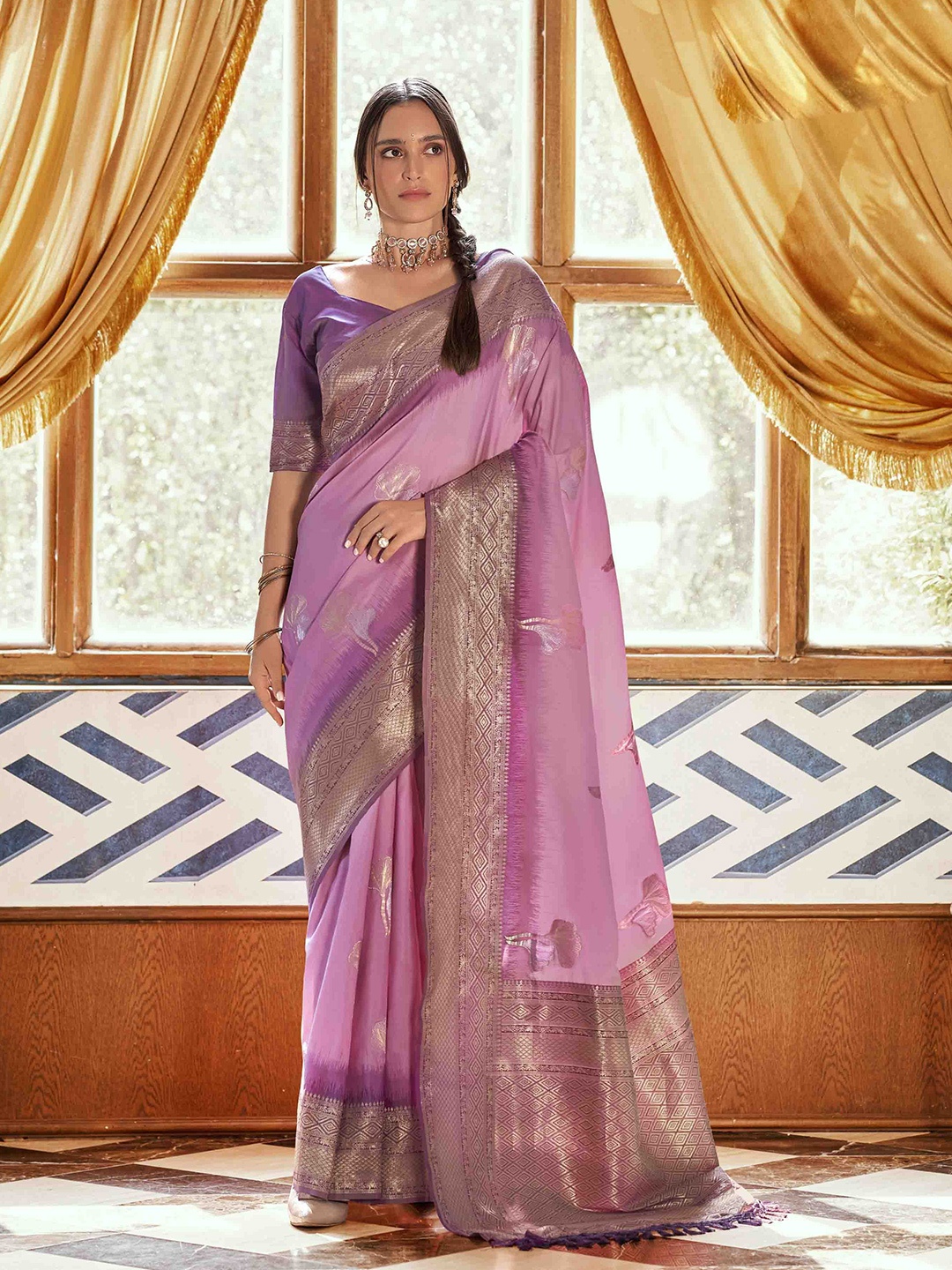 

Blissta Woven Design Zari Linen Blend Handloom Saree, Pink