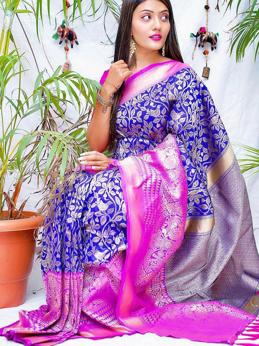

DIVASTRI Woven Design Zari Art Silk Banarasi Saree, Blue