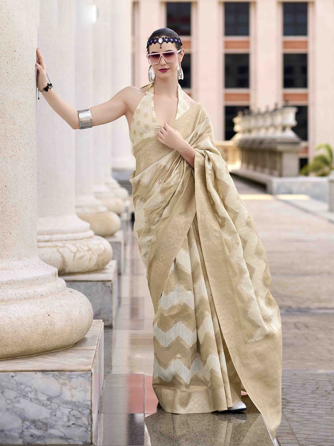 

KIMISHA Woven Design Linen Blend Handloom Saree, Khaki