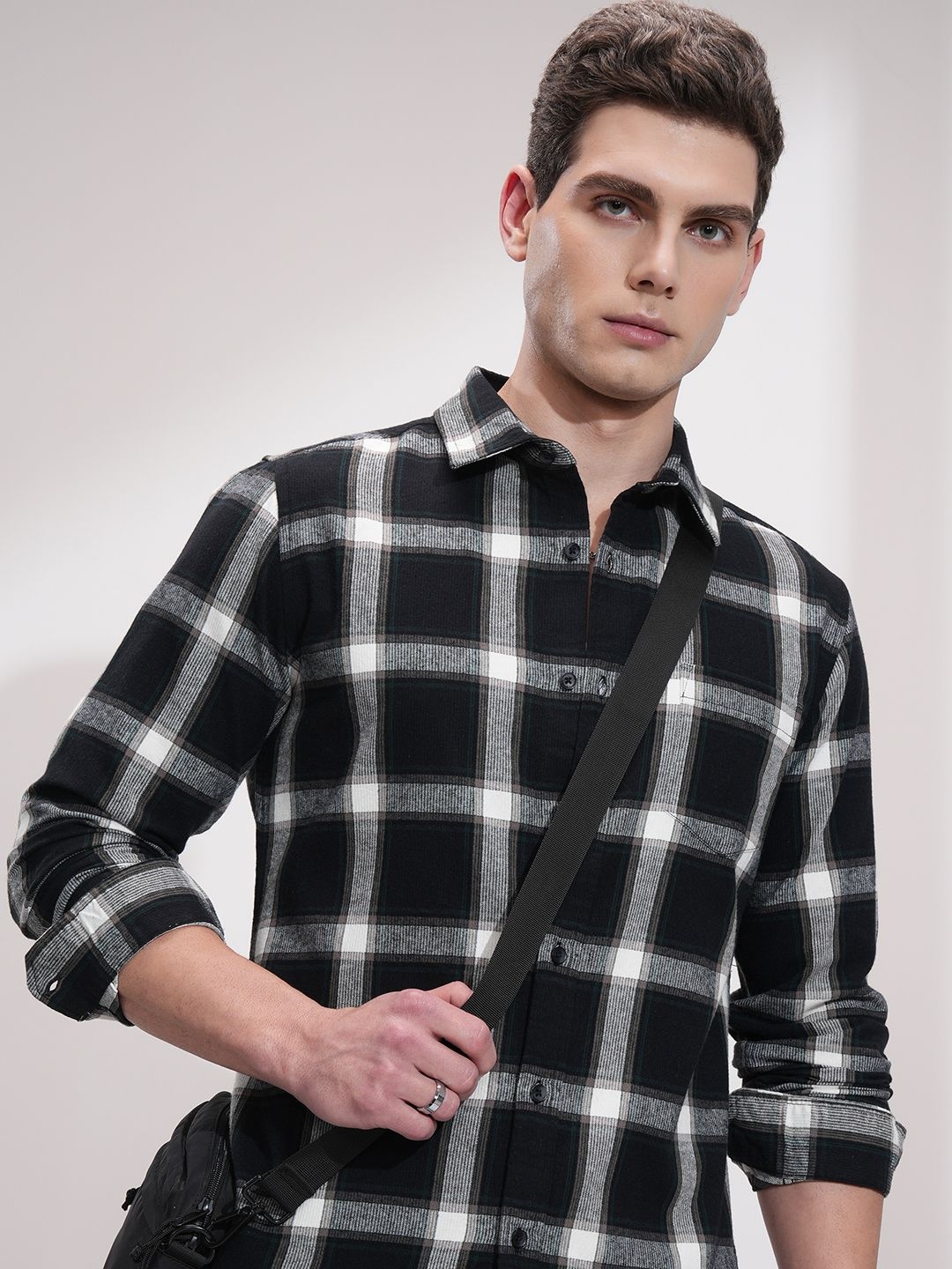 

HIGHLANDER Men Slim Fit Opaque Checked Casual Shirt, Black
