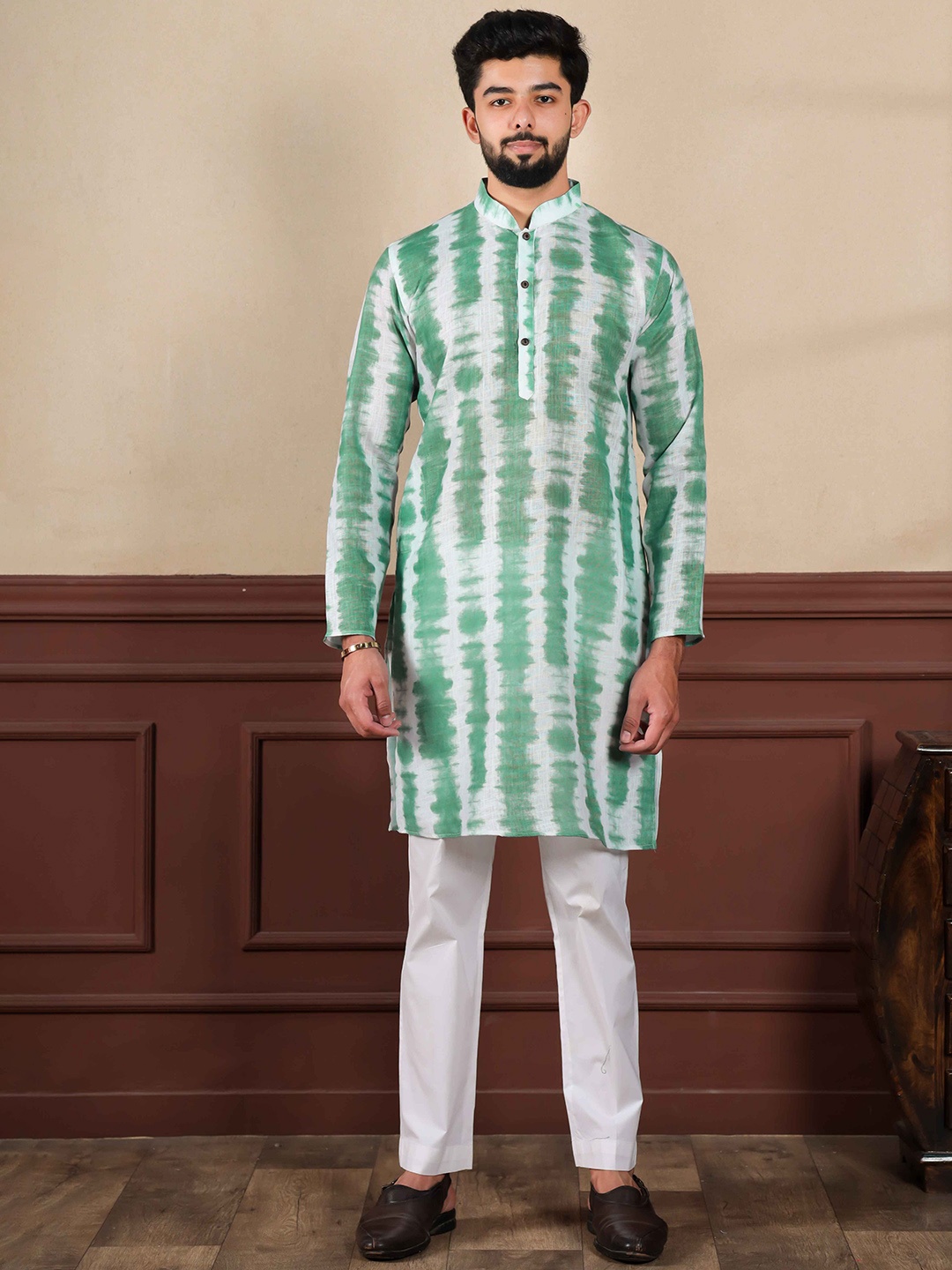 

Koshin Abstract Printed Linen Mandarin Collar Straight Kurta With Pyjamas, Green