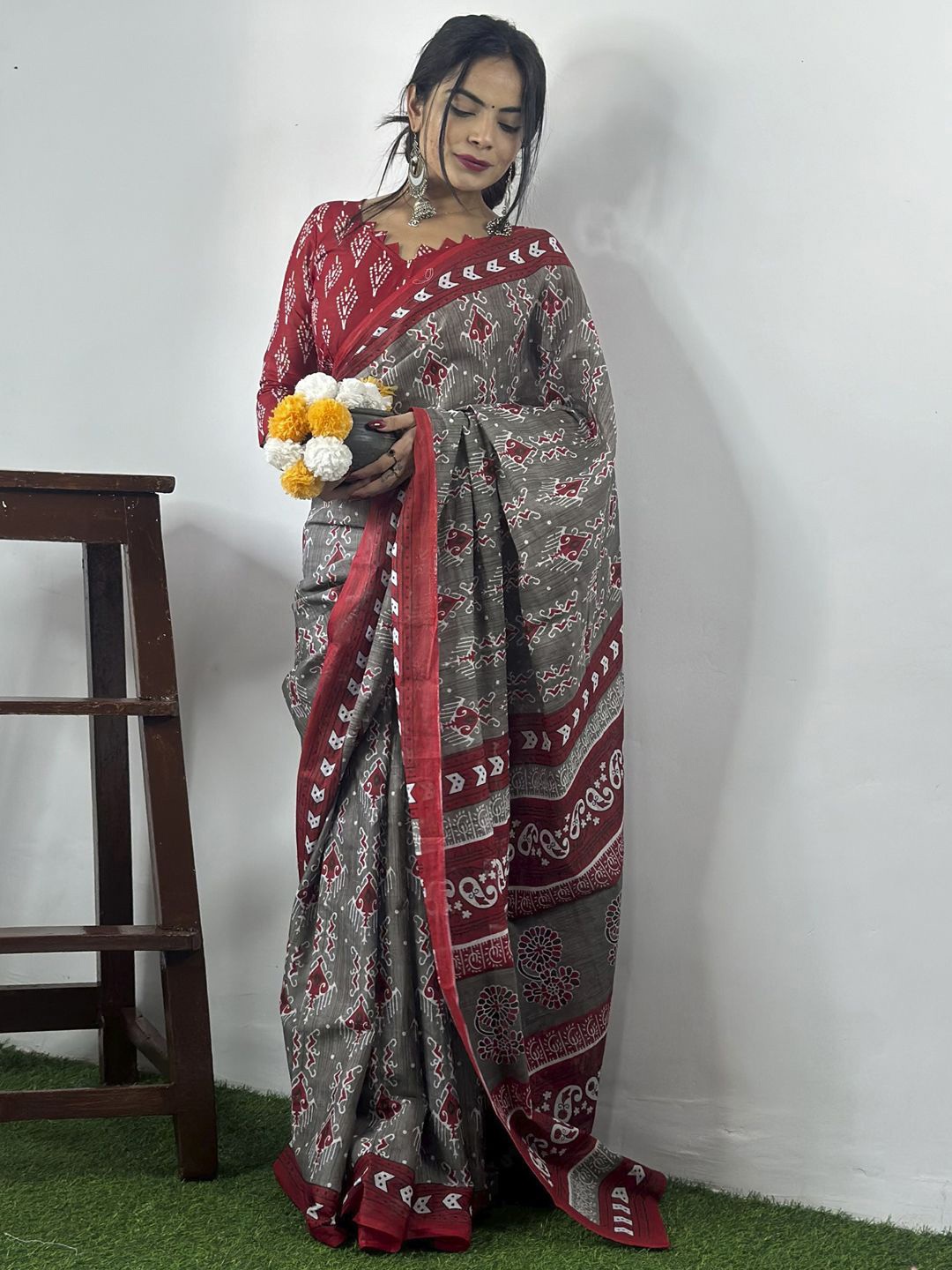 

Mitera Ethnic Motifs Bagh Saree, Grey