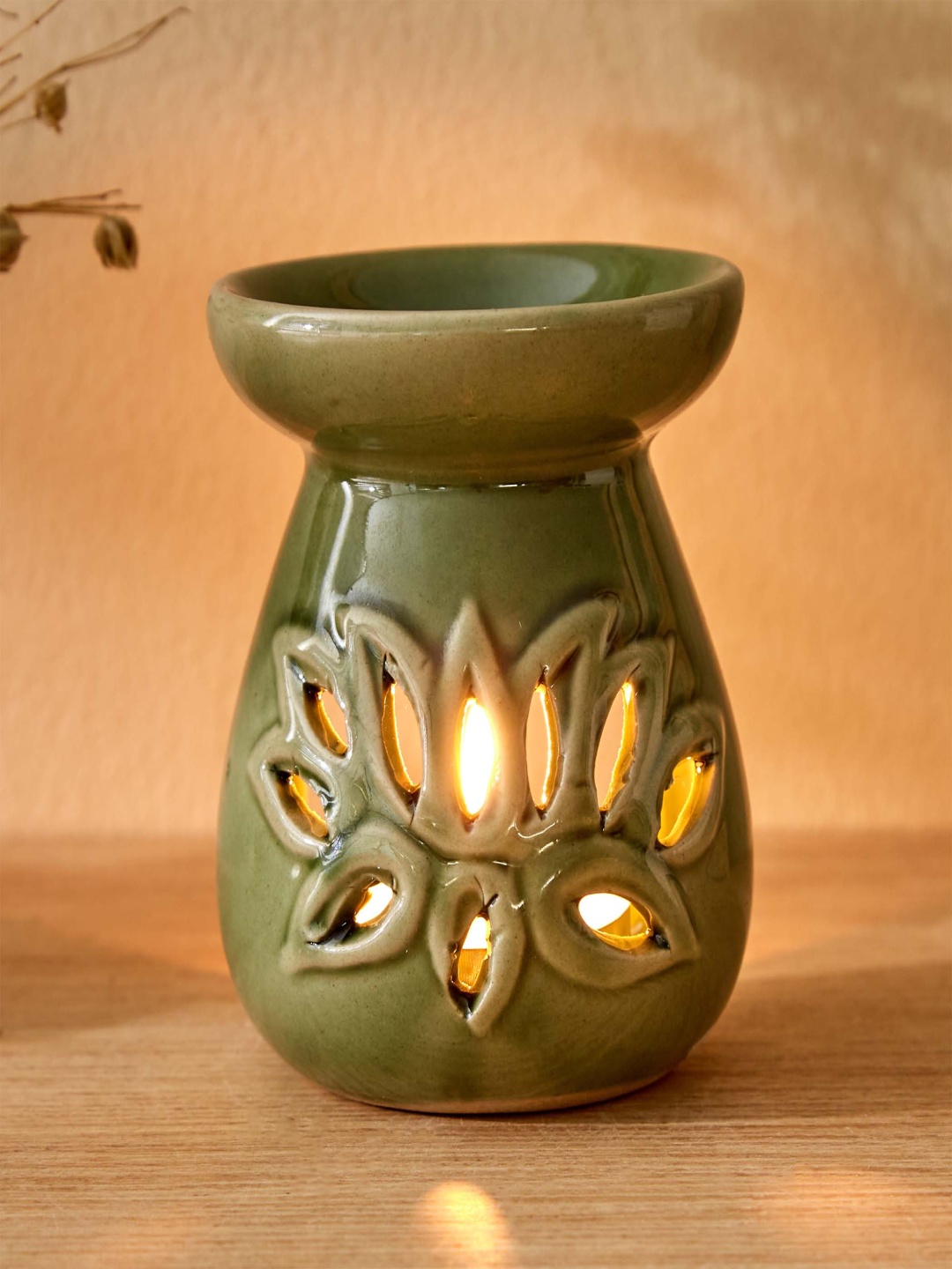 

Home Centre Garnet Serene Green Ceramic Lotus Aroma Oil Diffusers