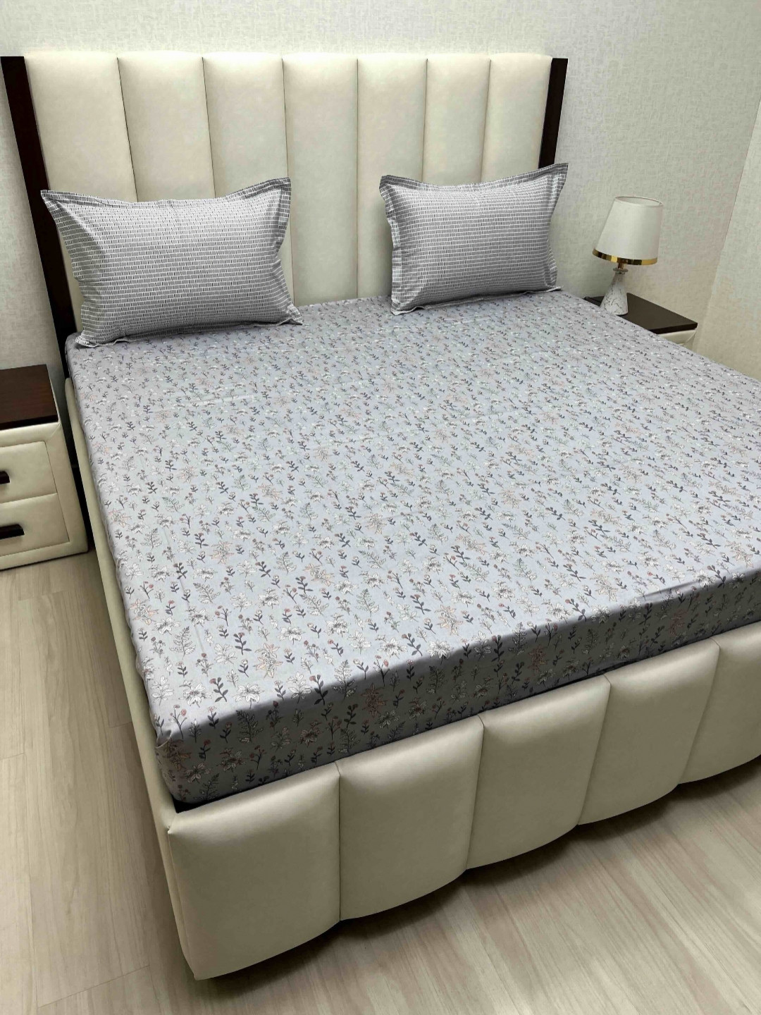 

Pure Decor Lifestyle Grey Printed Pure Cotton 300 TC King Bedsheet Set 2.74 m x 2.74 m
