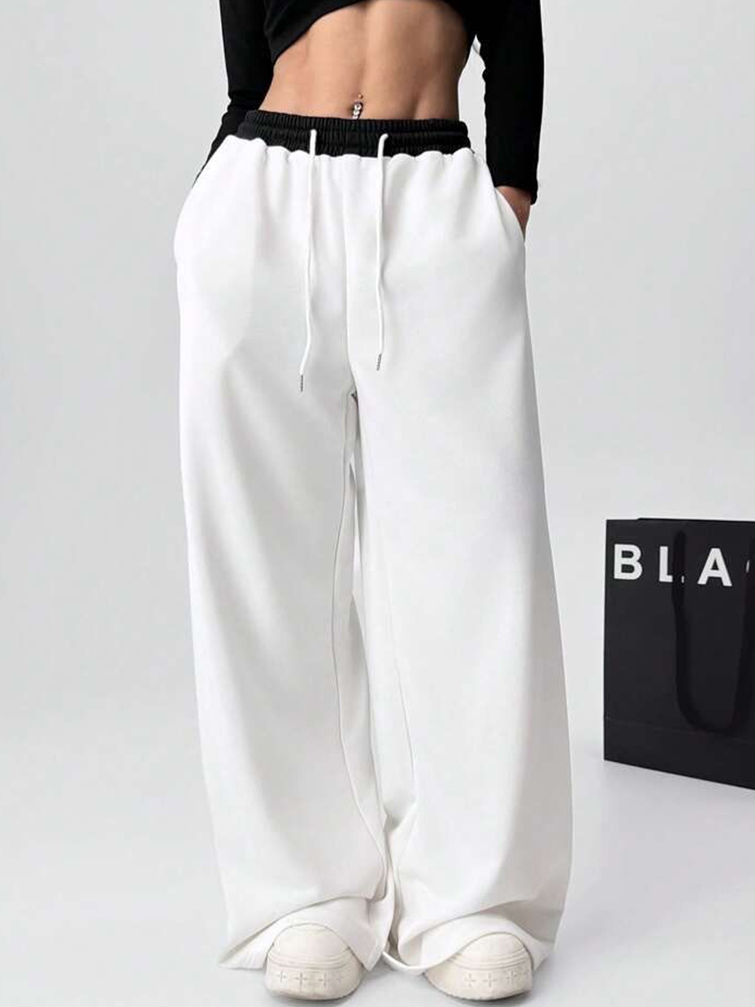 

The Roadster Lifestyle Co. Loose Fit High-Rise Cargo Trousers, White