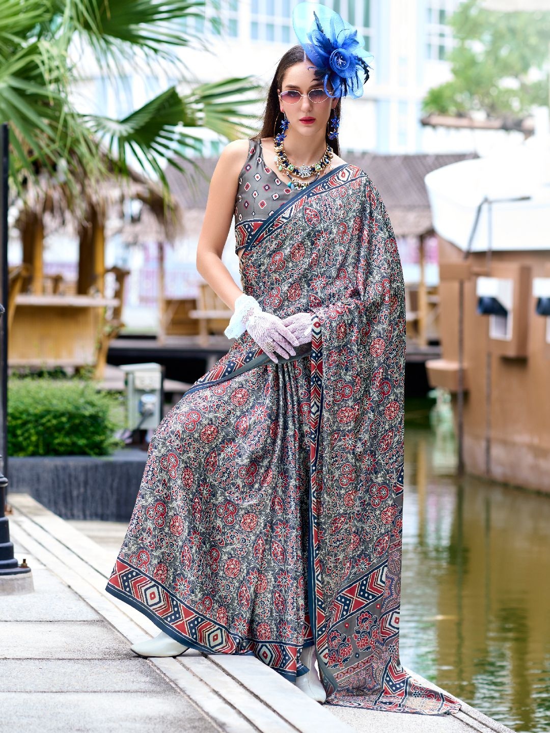 

DIVASTRI Floral Satin Saree, Grey