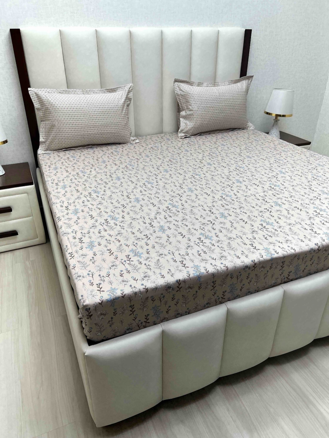

Pure Decor Lifestyle Brown Printed Pure Cotton 220 TC King Bedsheet Set 2.74 m x 2.74 m