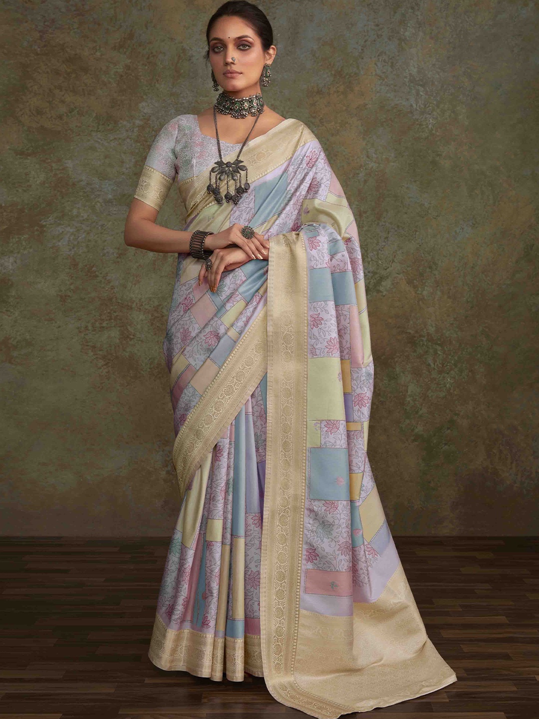 

Blissta Floral Zari Linen Blend Saree, Lavender