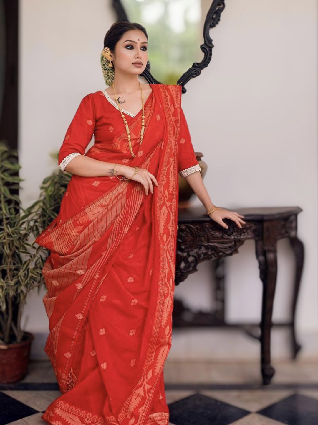 

Ruuprekha Woven Design Zari Pure Cotton Khadi Saree, Red