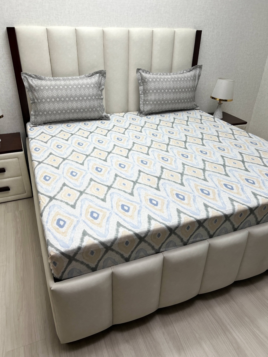 

Pure Decor Lifestyle White Printed Pure Cotton 250 TC King Bedsheet Set 2.74 m x 2.74 m