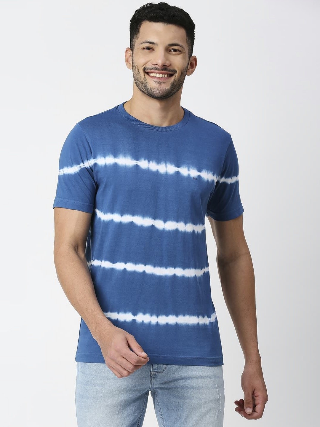 

Basics Men Pockets Slim Fit T-shirt, Blue