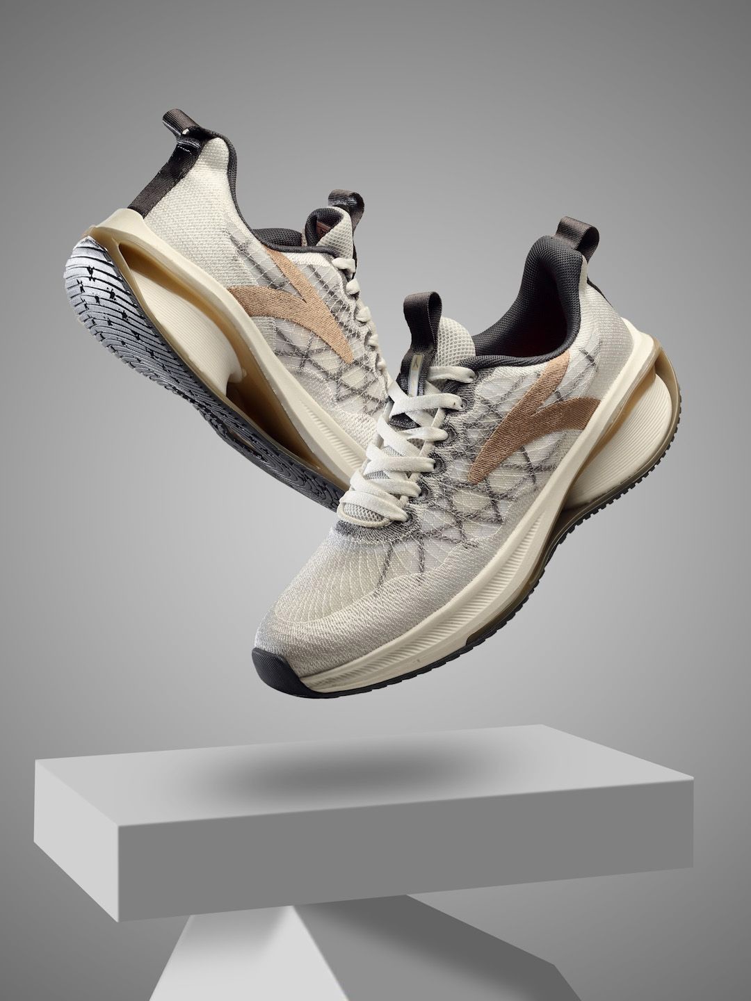 

Action Men Mesh Running Non-Marking Shoes, White