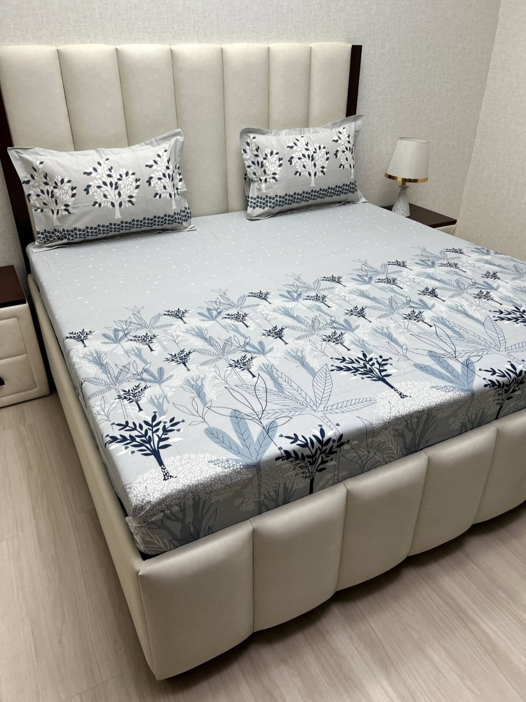 

Pure Decor Lifestyle Grey Printed Pure Cotton 350 TC King Bedsheet Set 2.74 m x 2.74 m