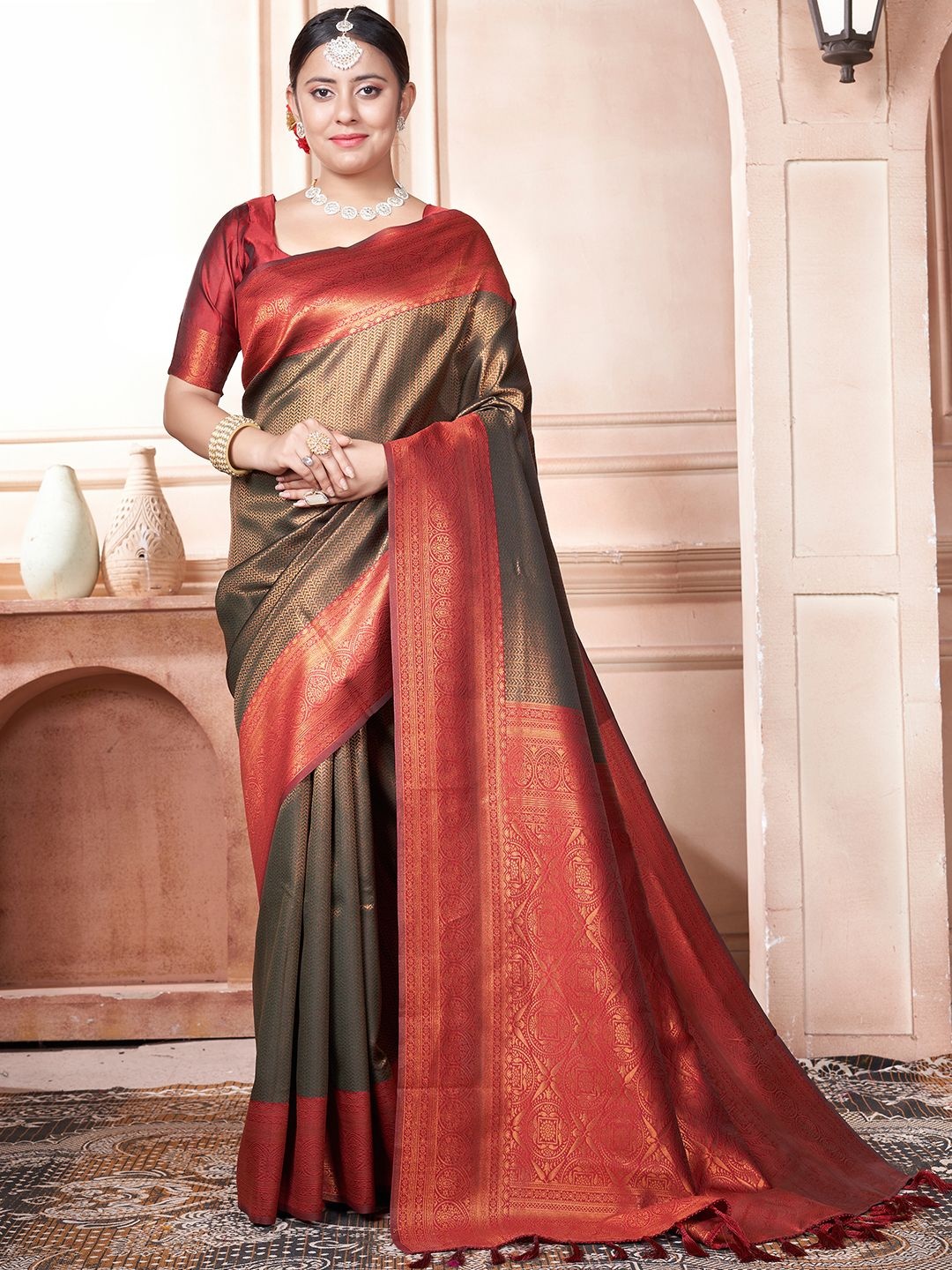 

DIVASTRI Woven Design Zari Silk Blend Kanjeevaram Saree, Green