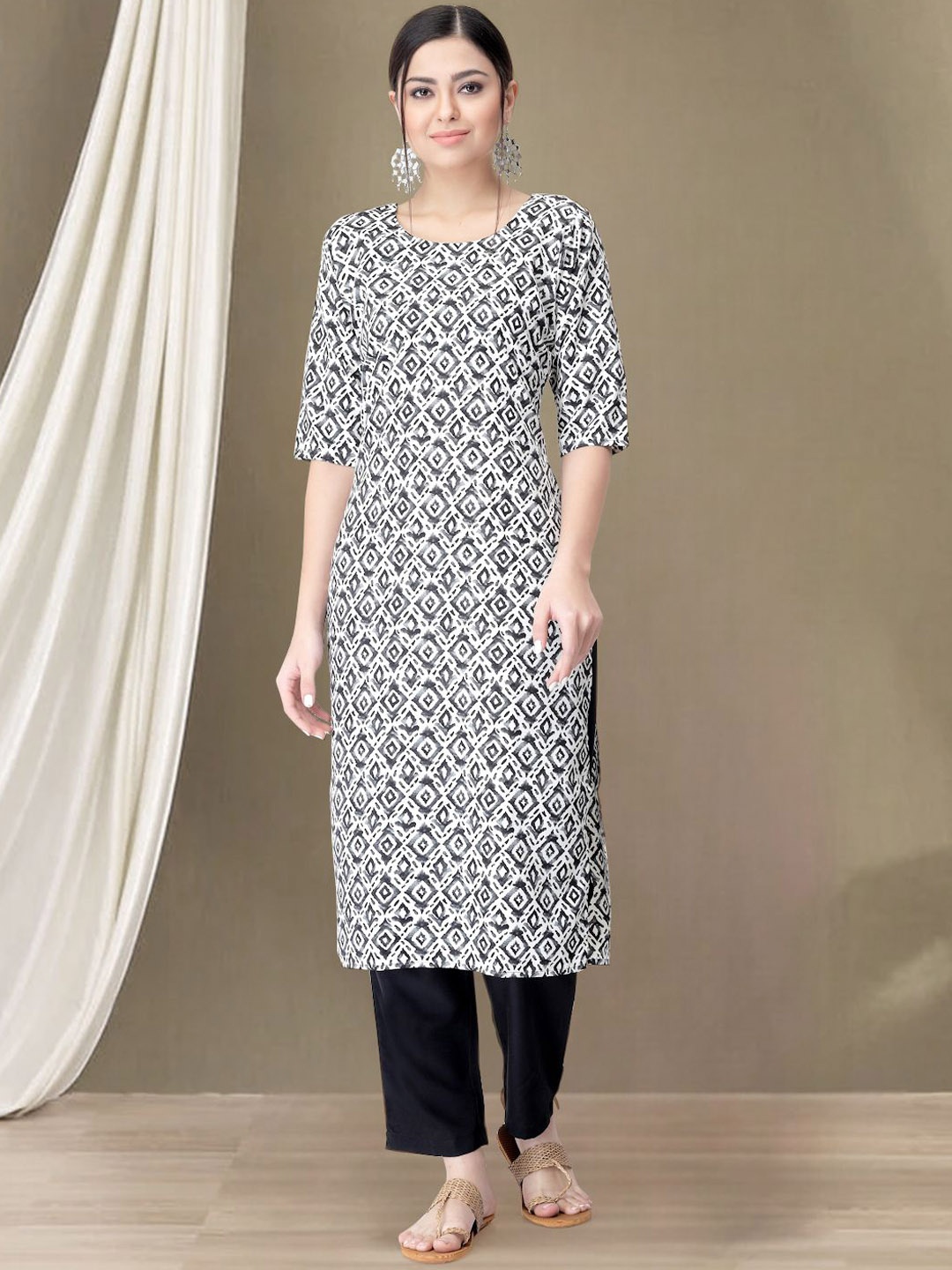 

Moda Rapido Geometric Printed Round Neck Straight Kurta with Trousers, Black