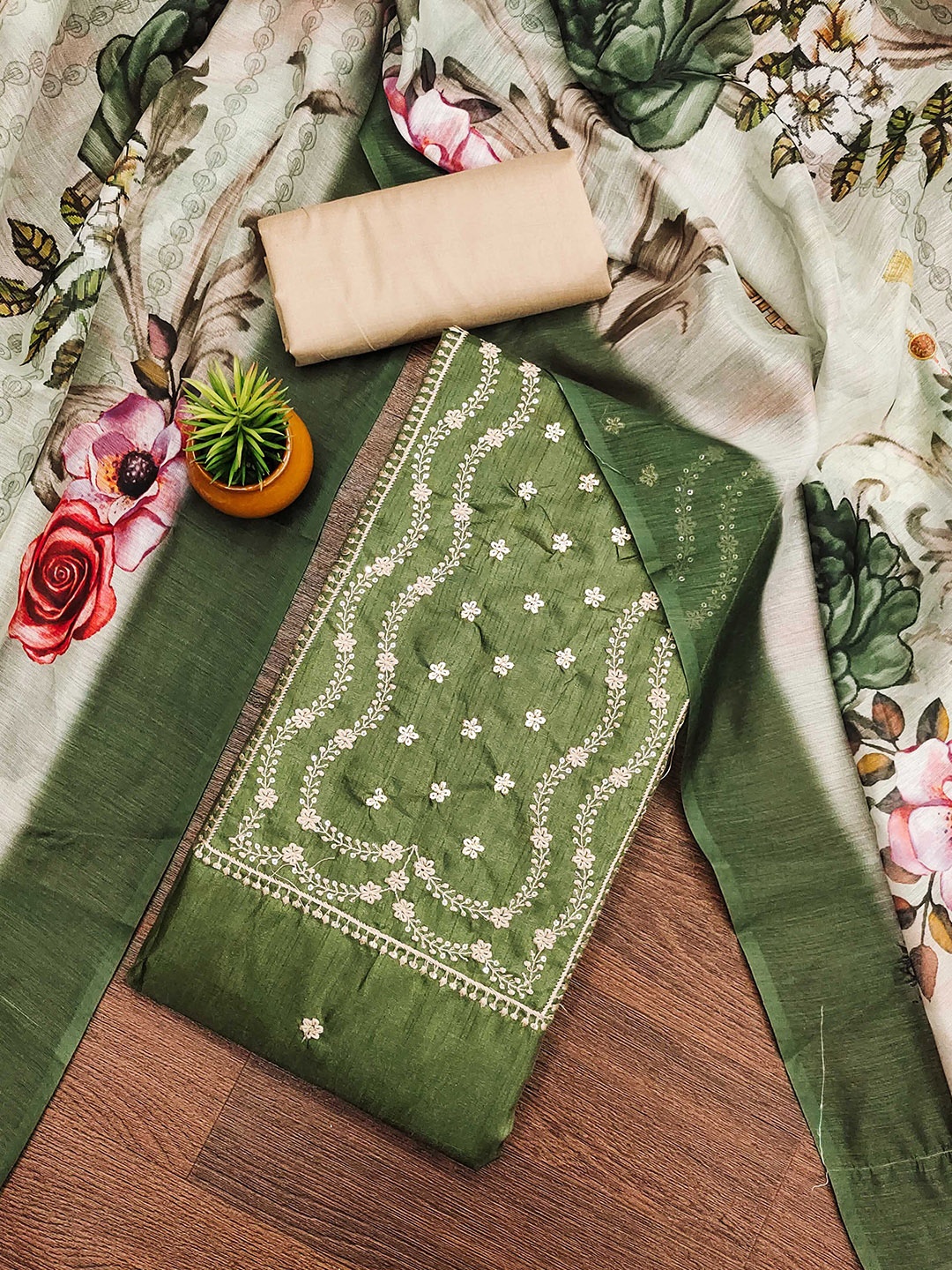 

SAINOOR Floral Embroidered Semi-Stitched Dress Material, Green