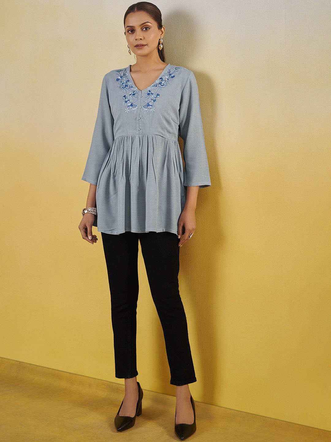 

Anouk Floral Embroidered Pleated Thread Work V-Neck A-Line Kurti, Grey