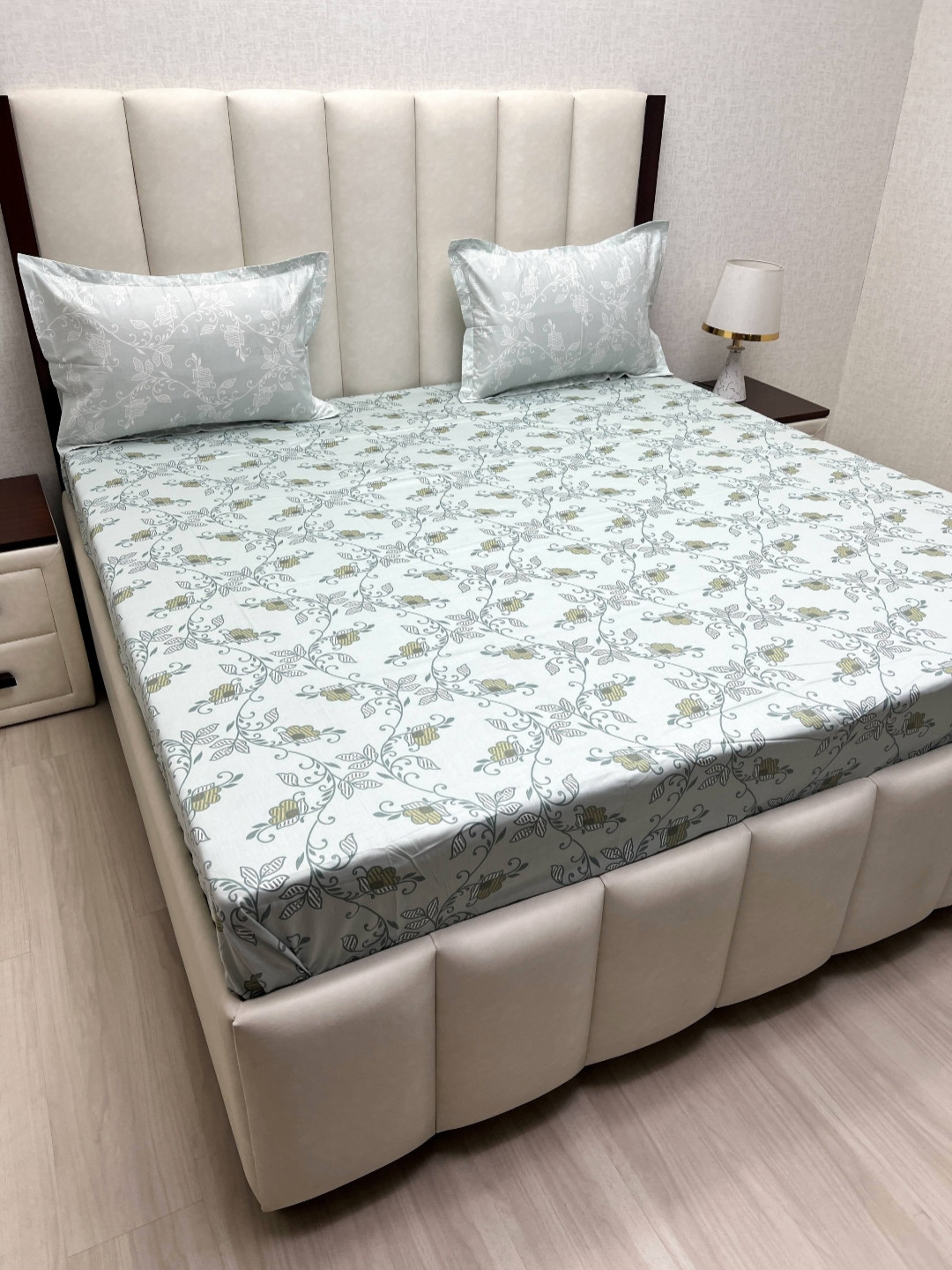 

Pure Decor Lifestyle Green Printed 350 TC Pure Cotton King Bedsheet Set- 2.74 m x 2.74 m