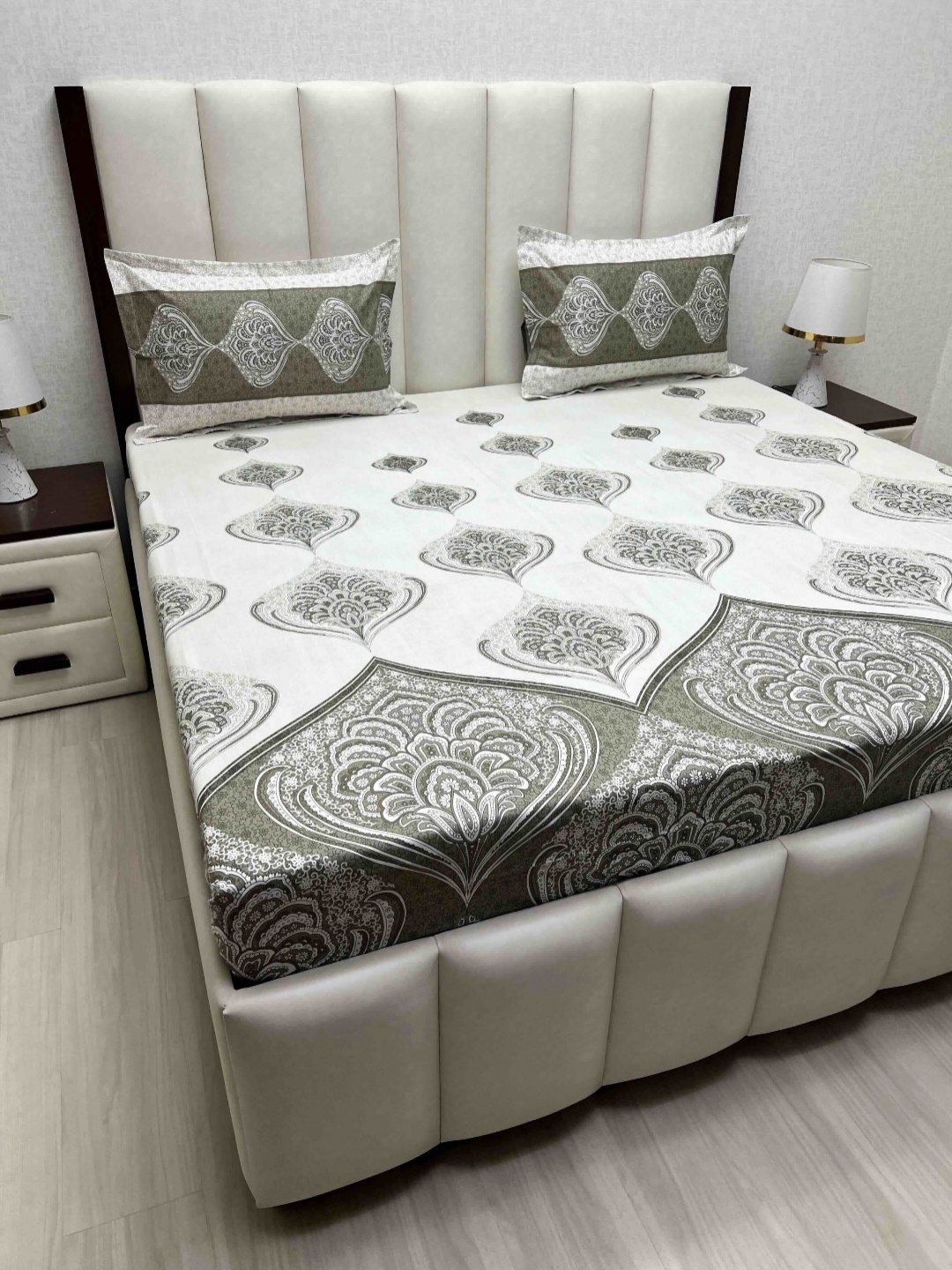 

Pure Decor Lifestyle Brown & White Printed Cotton 250 TC King Bedsheet Set 2.74 m x 2.74 m