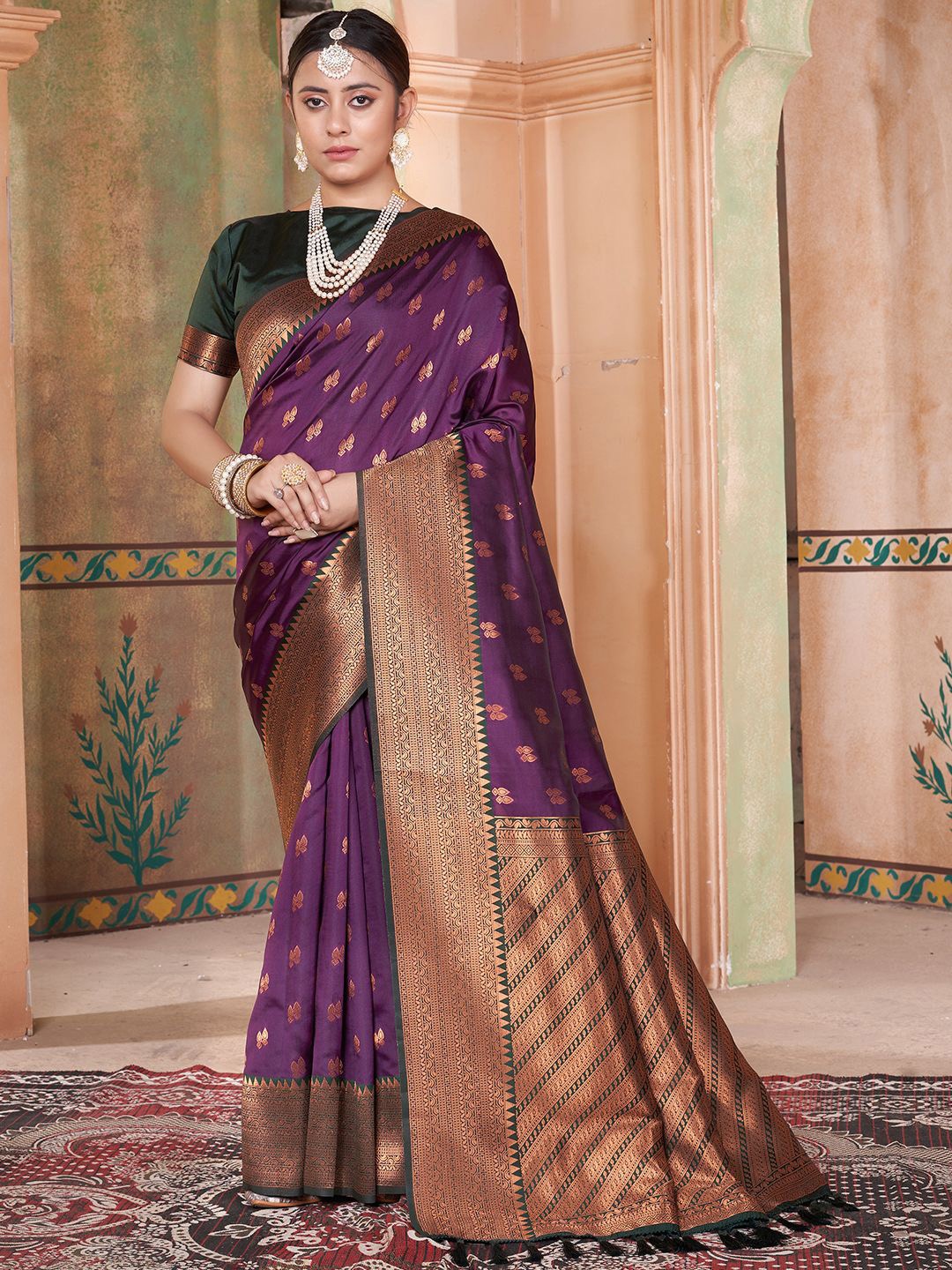 

DIVASTRI Woven Design Zari Silk Blend Kanjeevaram Saree, Purple