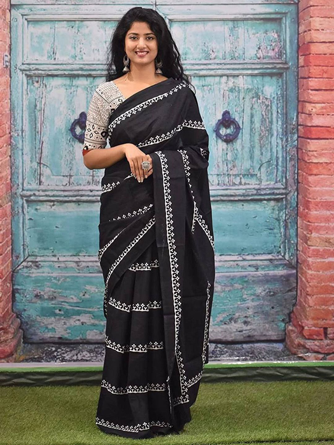 

Mitera Striped Bagru Saree, Black