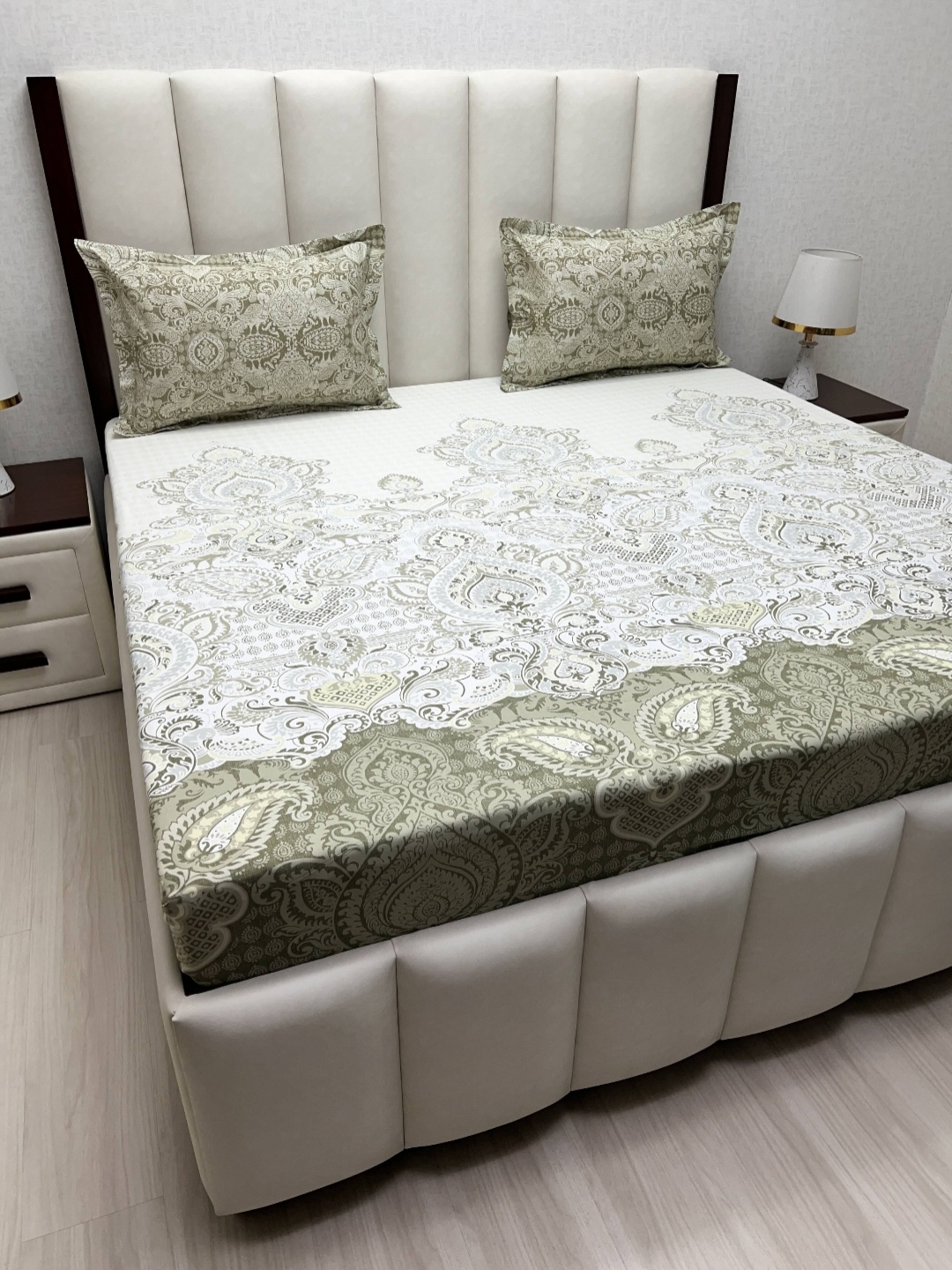 

Pure Decor Lifestyle White Floral Printed Cotton 250 TC King Bedsheet Set 2.74m X 2.74m, Green