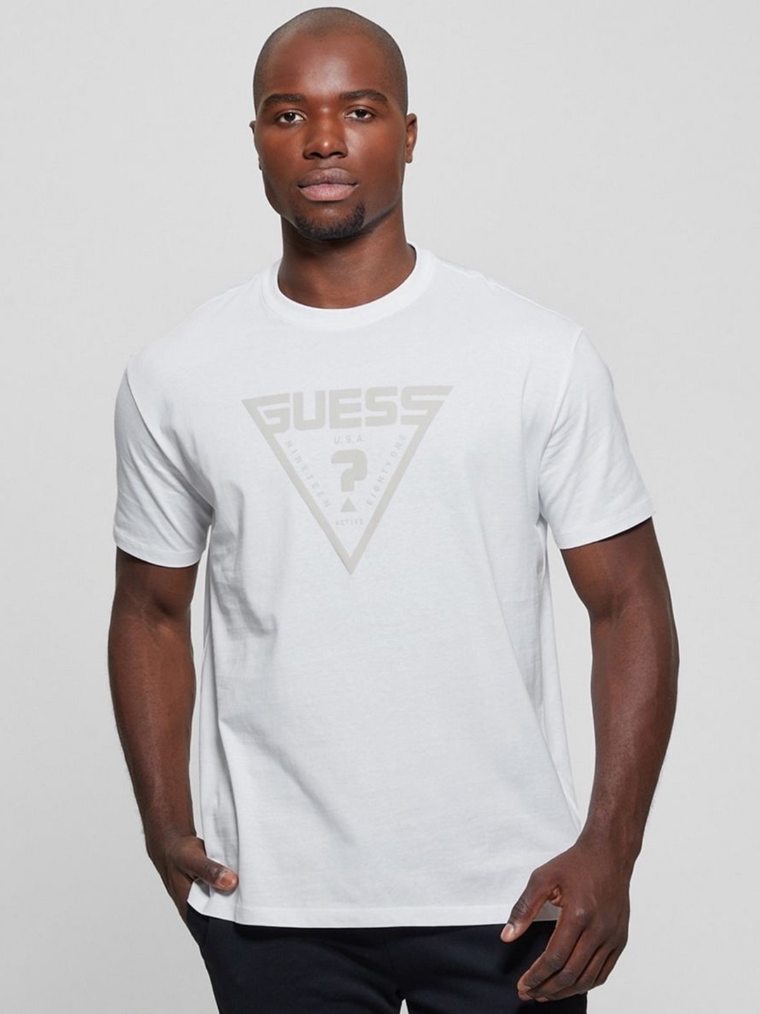 

GUESS Men Brand Logo Printed Pockets T-shirt, White