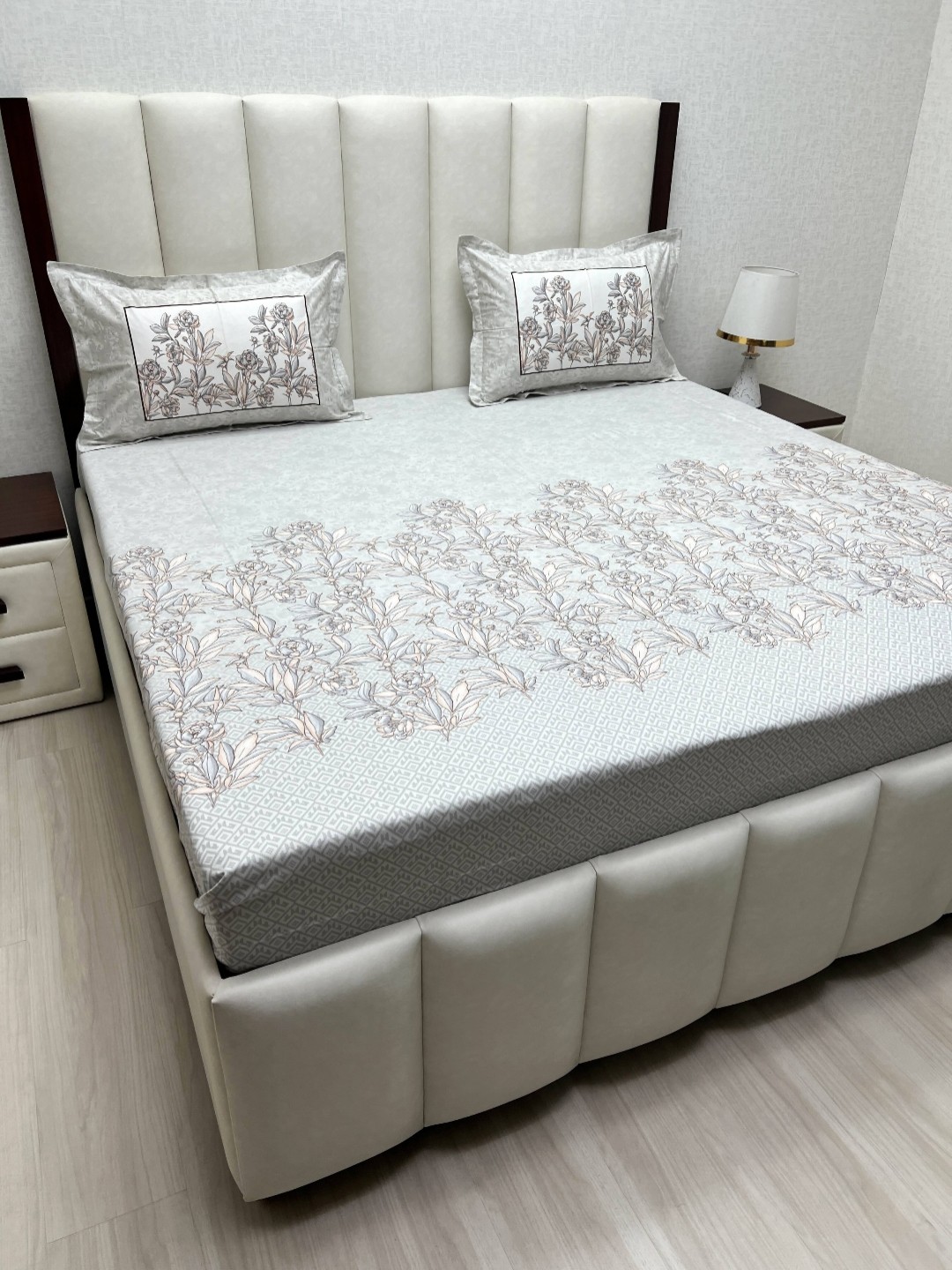 

Pure Decor Lifestyle Grey Floral Printed Cotton 330TC King Bedsheet Set 2.74 m x 2.74 m