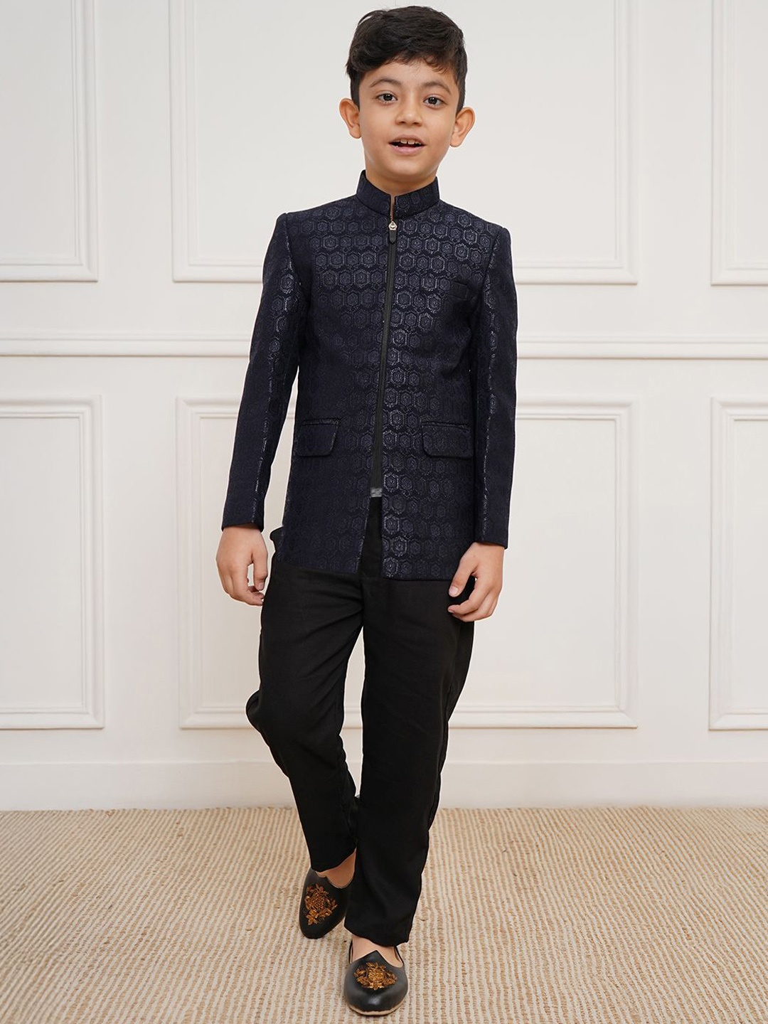 

VASTRAMAY Boys 2-Piece Single-Breasted Bandhgala Blazer Suit, Navy blue