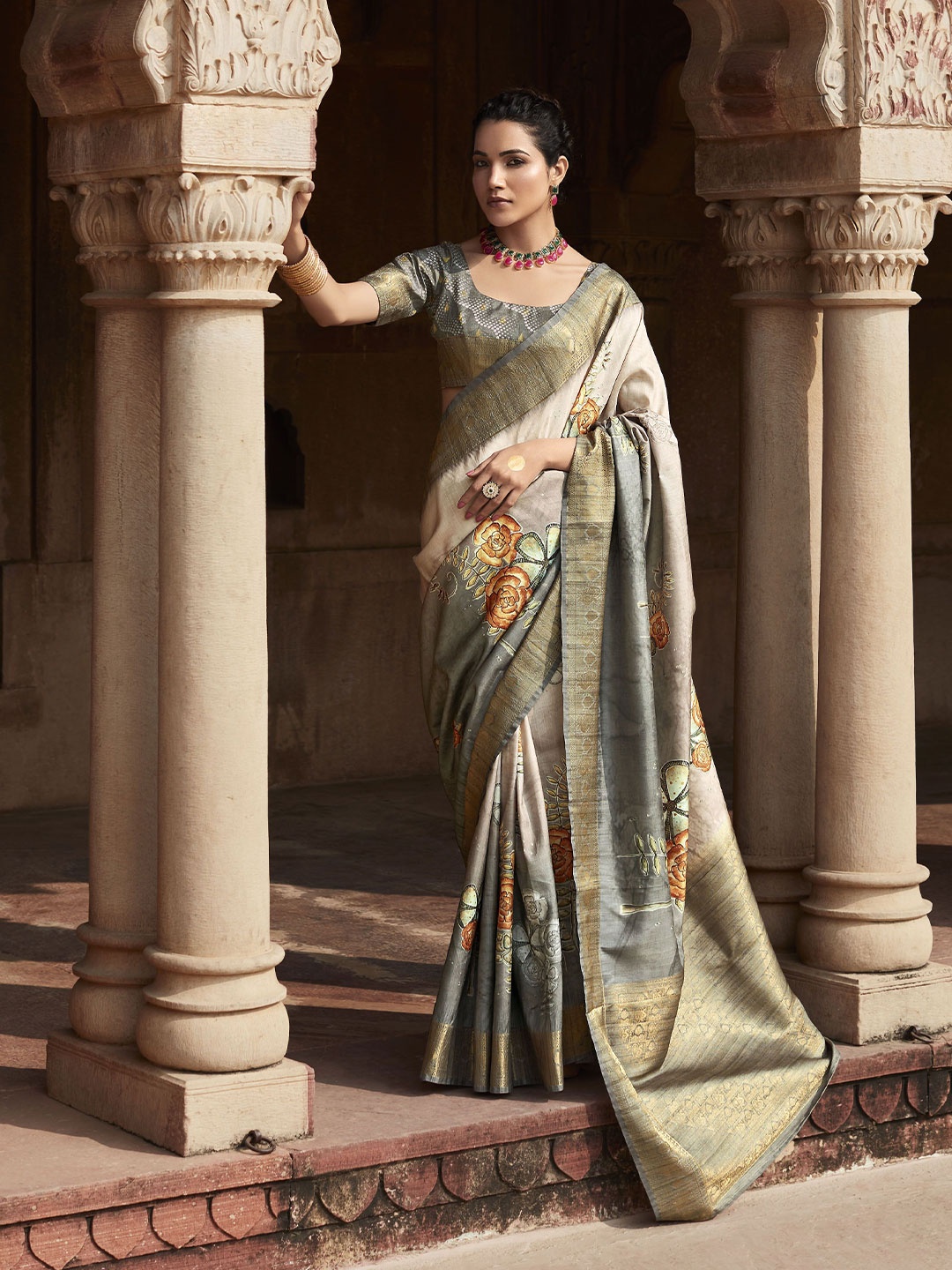 

Blissta Floral Zari Silk Blend Saree, Grey