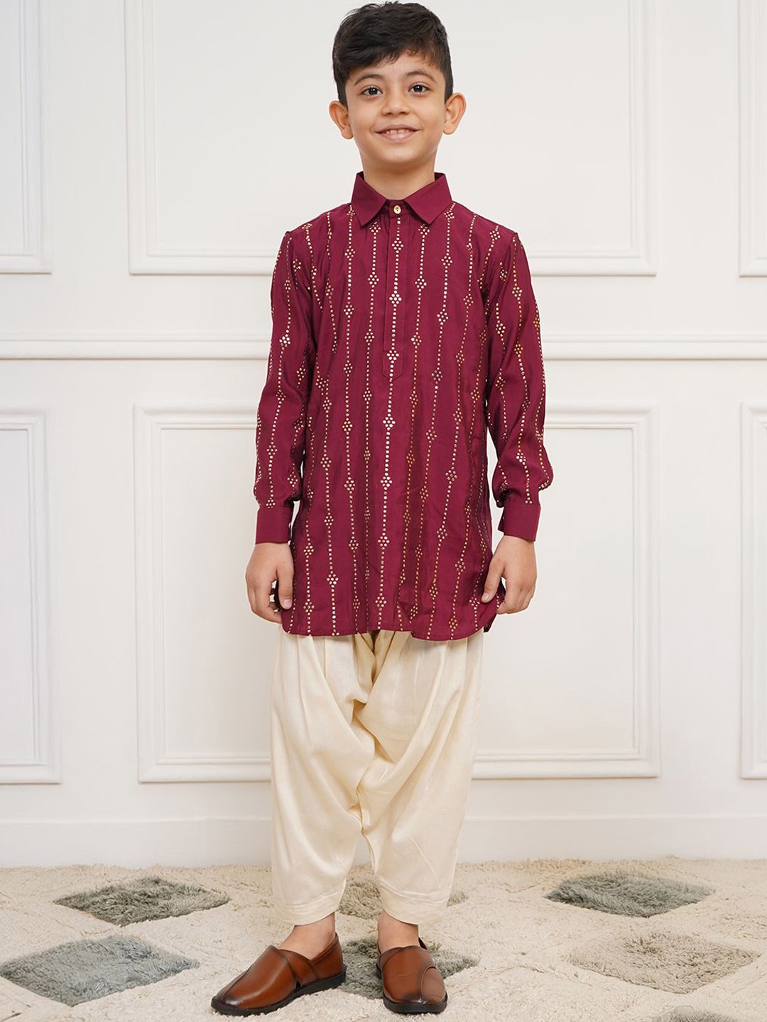 

VASTRAMAY Boys Floral Printed Shirt Collar Pathani Kurta With Patiala, Burgundy