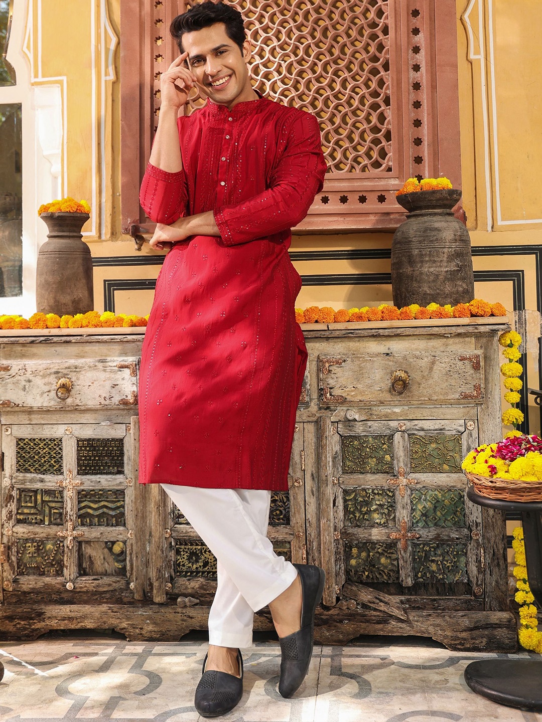 

Ethnic India Men Thread Work Kurta, Maroon