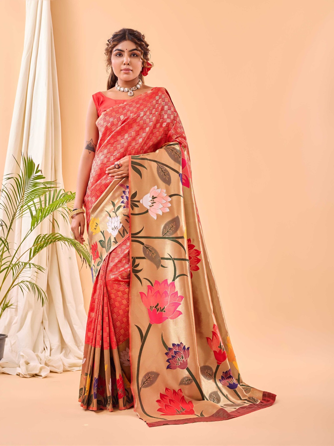 

DIVASTRI Woven Design Zari Paithani Saree, Red