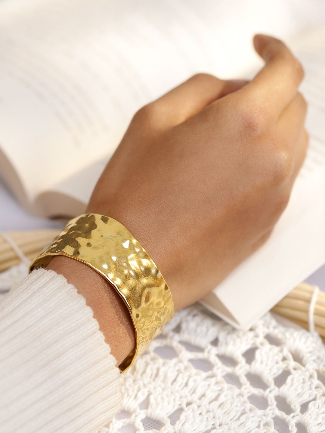 

Rubans 18K Gold-Plated Stainless Steel TarnishFree Waterproof Hammer Texture Cuff Bracelet