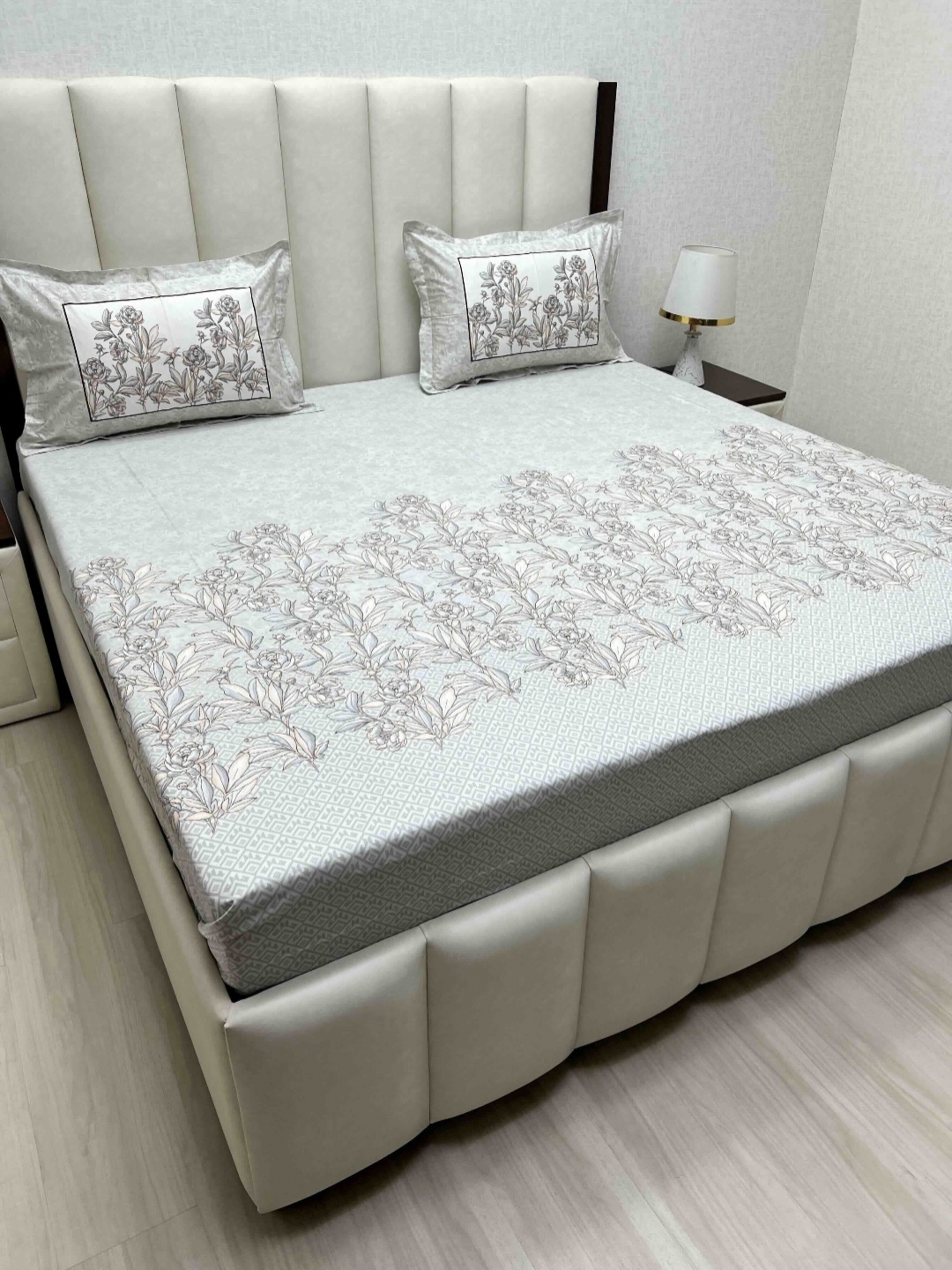 

Pure Decor Lifestyle Grey & White Printed Cotton 350 TC King Bedsheet Set 2.74 m x 2.74 m