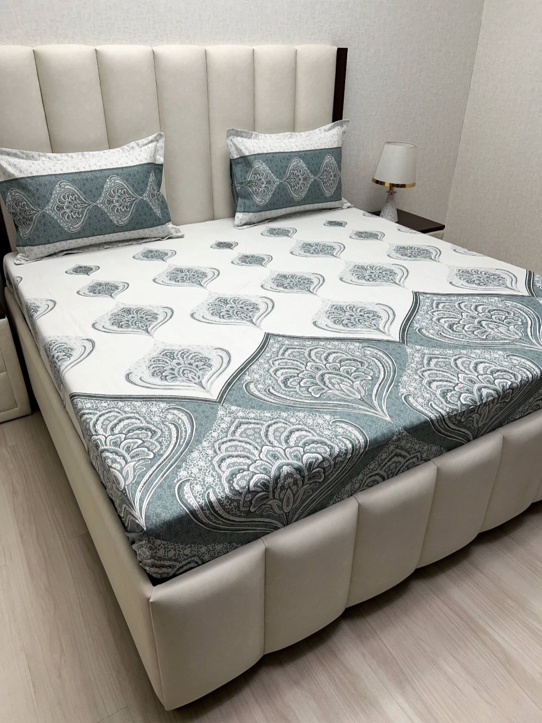 

Pure Decor Lifestyle Green & White Printed Cotton 350 TC King Bedsheet Set 2.74 m x 2.74 m