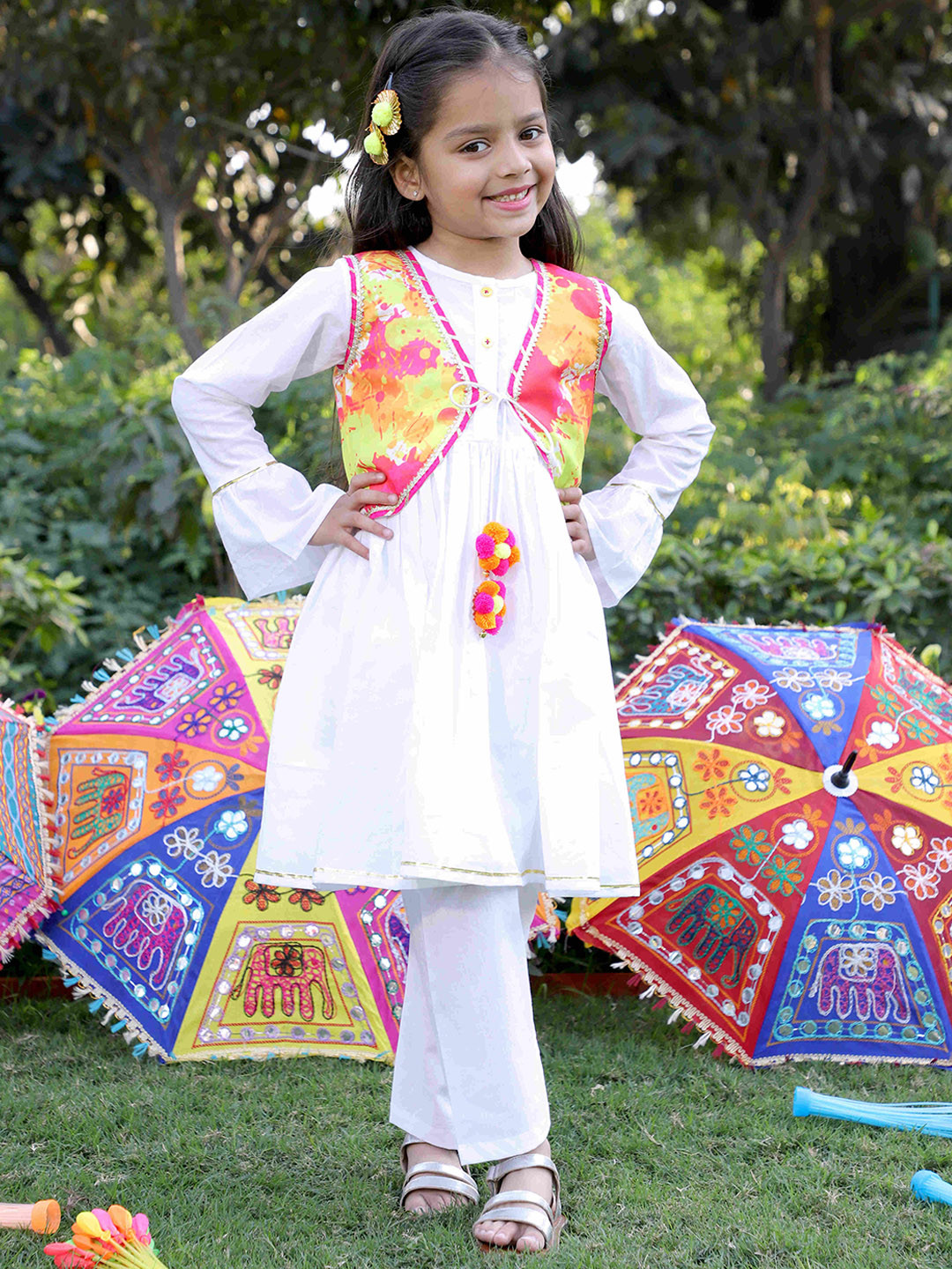 

EthIndia Girls Abstract Printed Pure Cotton Kurta With Pyjama And Jacket, White
