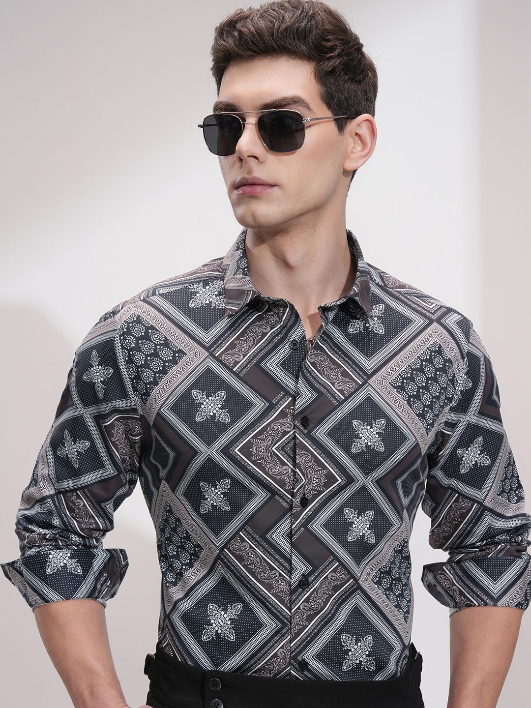 

LOCOMOTIVE Men Slim Fit Opaque Printed Casual Shirt, Black