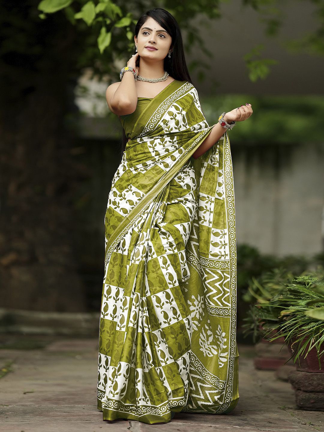 

Mitera Bagru Saree, Olive