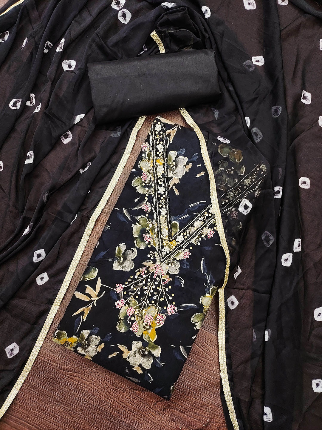 

SAINOOR Floral Printed Sequinned Unstitched Dress Material, Black