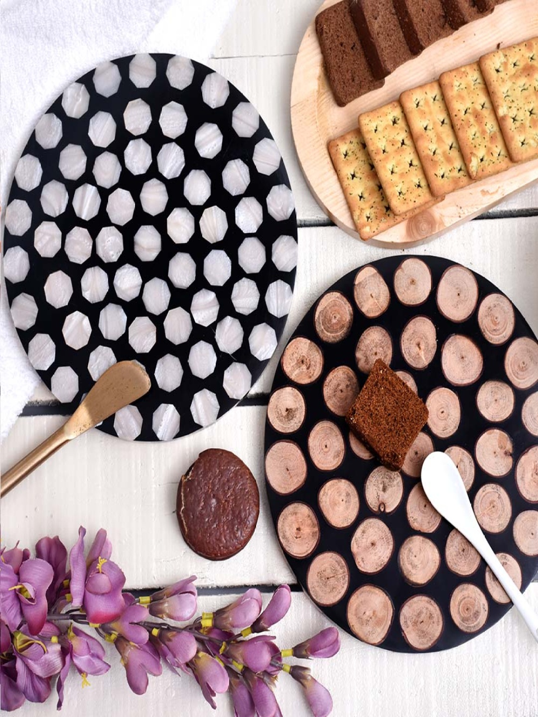 

Indianshelf Black & Brown 2 Pieces Printed Wooden Easy to Clean Cake Boards