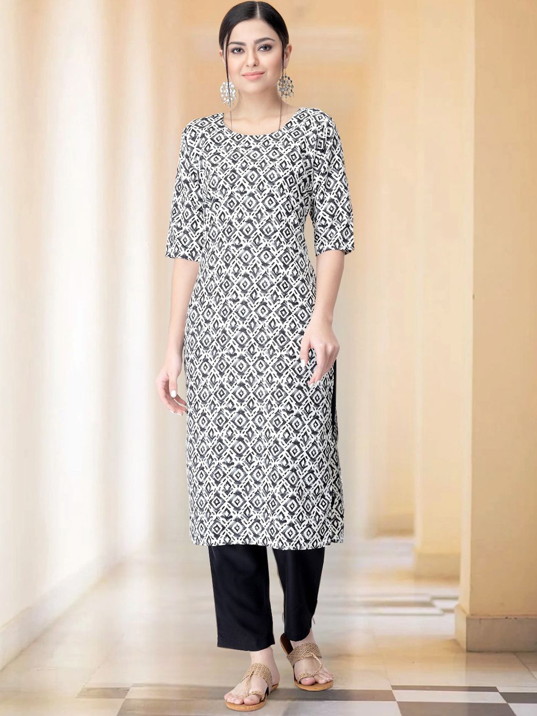 

Moda Rapido Geometric Printed Straight Kurta with Trousers, Black