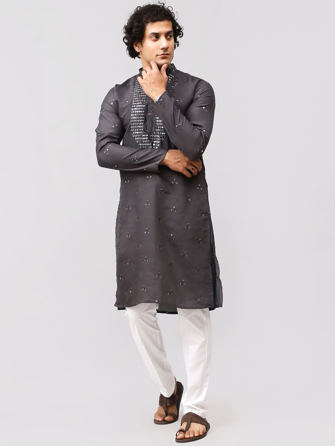 

BLUESAANCHI Floral Embroidered Mandarin Collar Sequinned Straight Kurta With Trouser, Grey