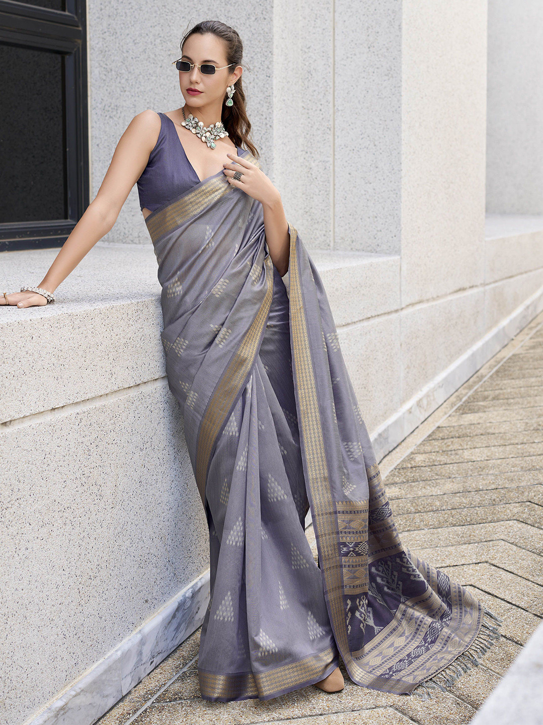 

KIMISHA Woven Design Zari Silk Blend Saree, Grey