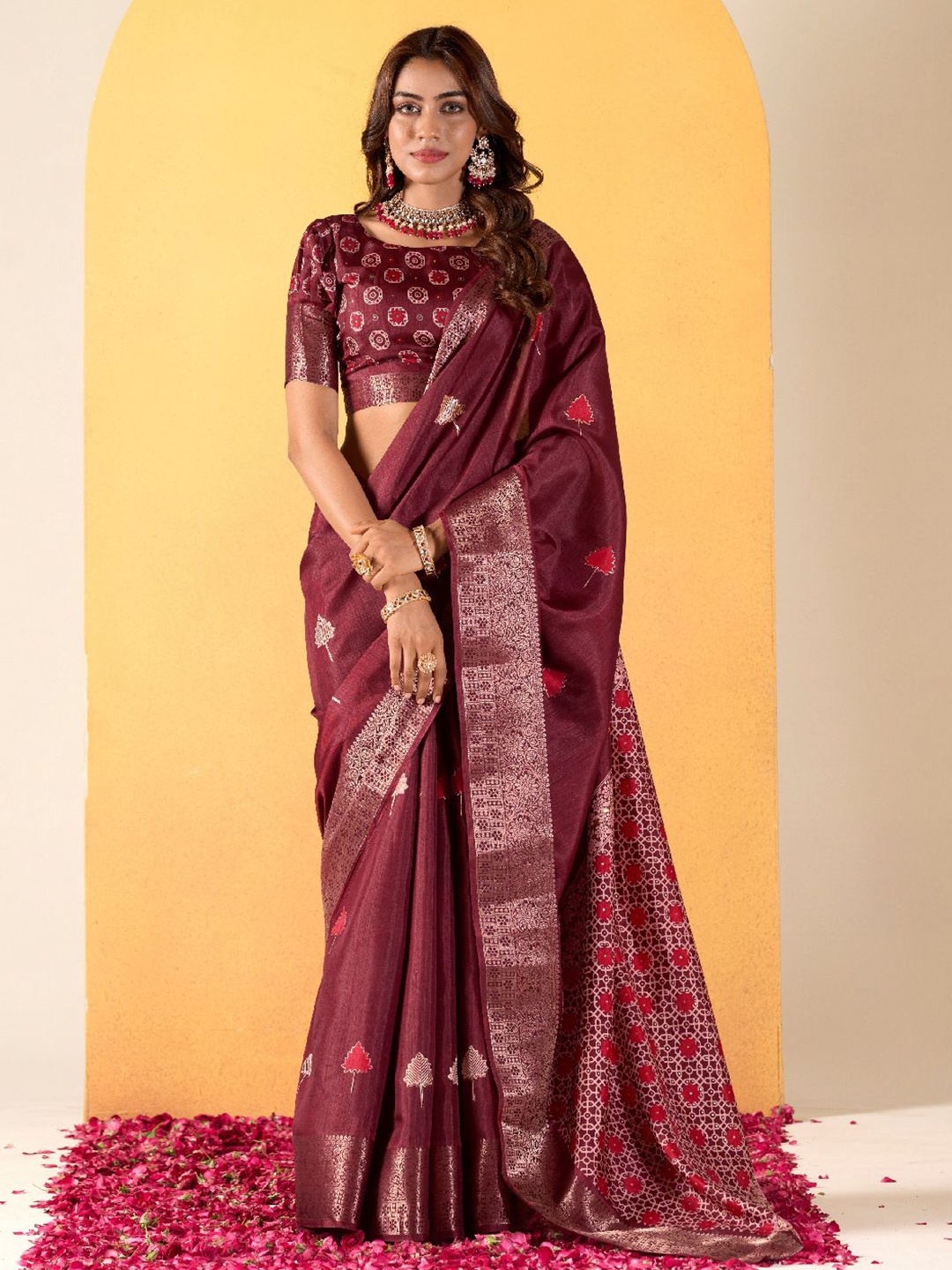 

DIVASTRI Woven Design Zari Silk Blend Saree, Maroon