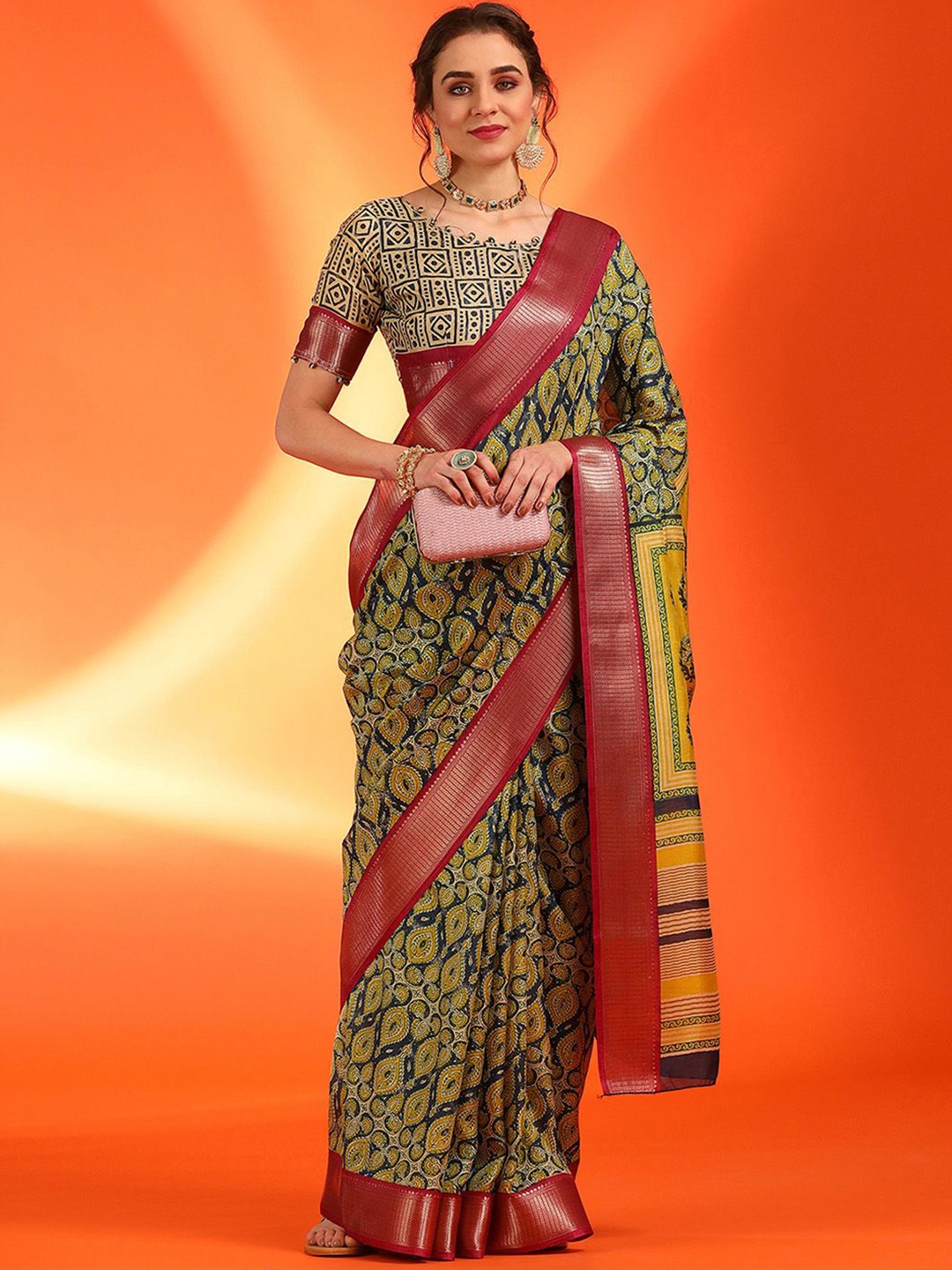 

Mitera Zari Silk Blend Sungudi Saree, Mustard