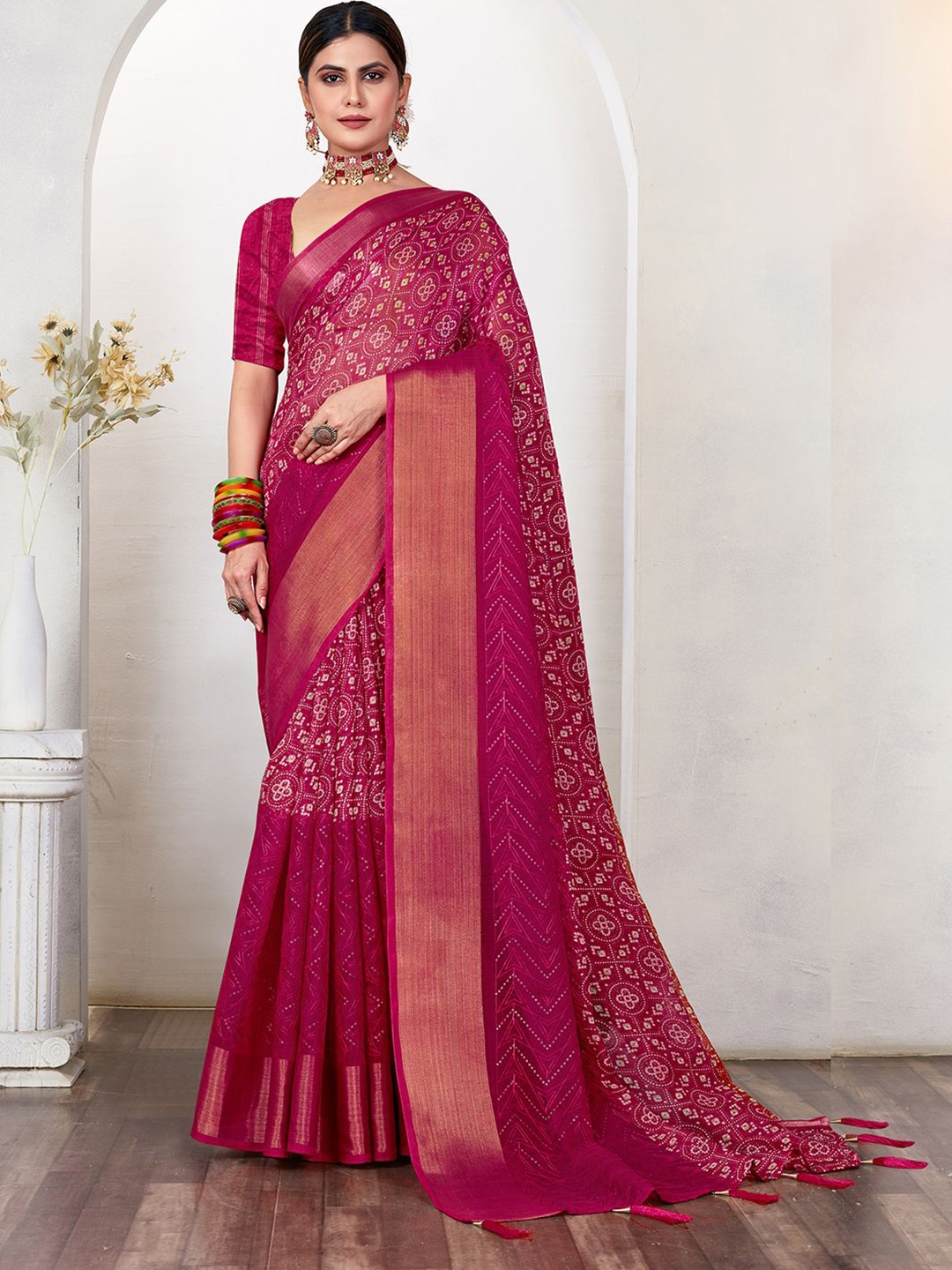 

Mitera Bandhani Zari Silk Blend Bandhani Saree, Pink