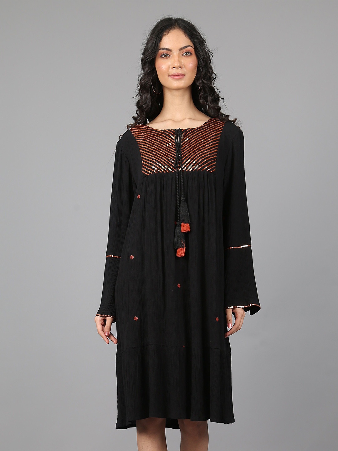 

STIL O STITCH Dyed Bell Sleeve A-Line Dress, Black