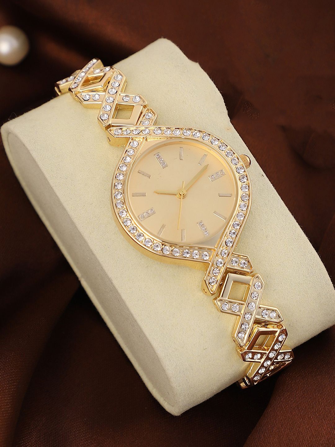 

HAUTE SAUCE by Campus Sutra Women's The Bijou-Braided Round Watch - Gold SS25_HSWC1355